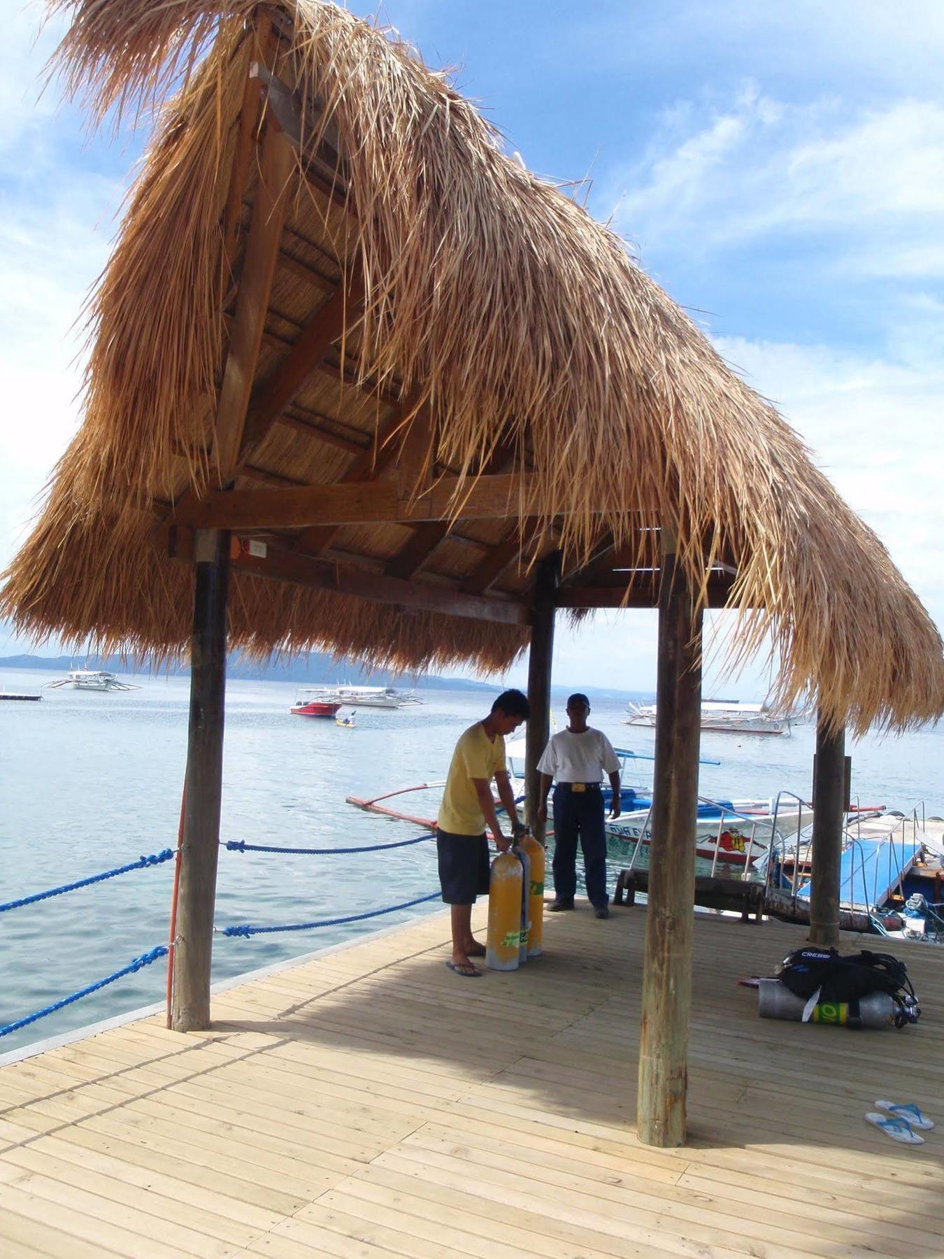 El Galleon Beach Resort Puerto Galera Exterior photo